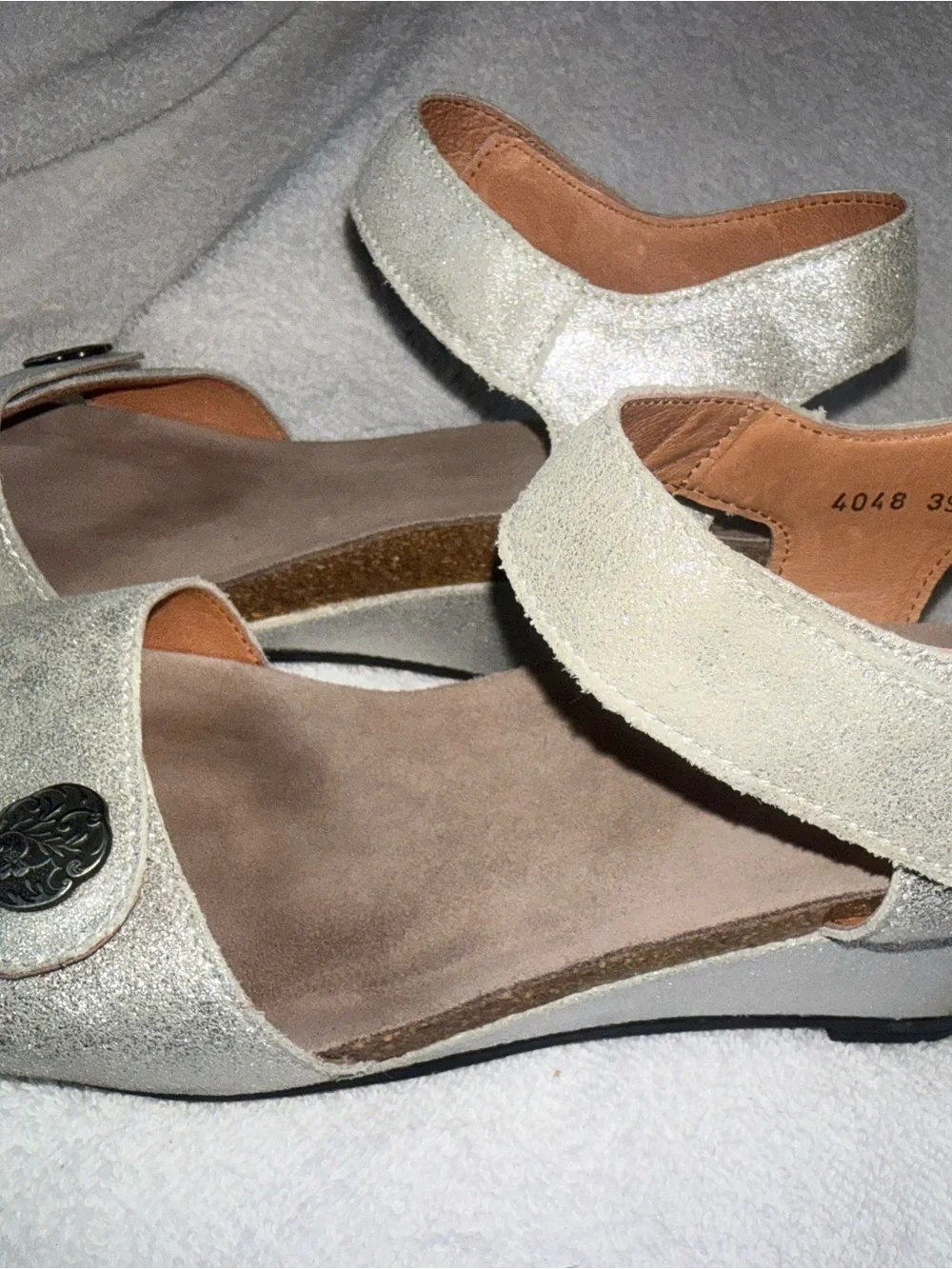 Taos Footwear Women's Shimmery Gold Slingback Sandals